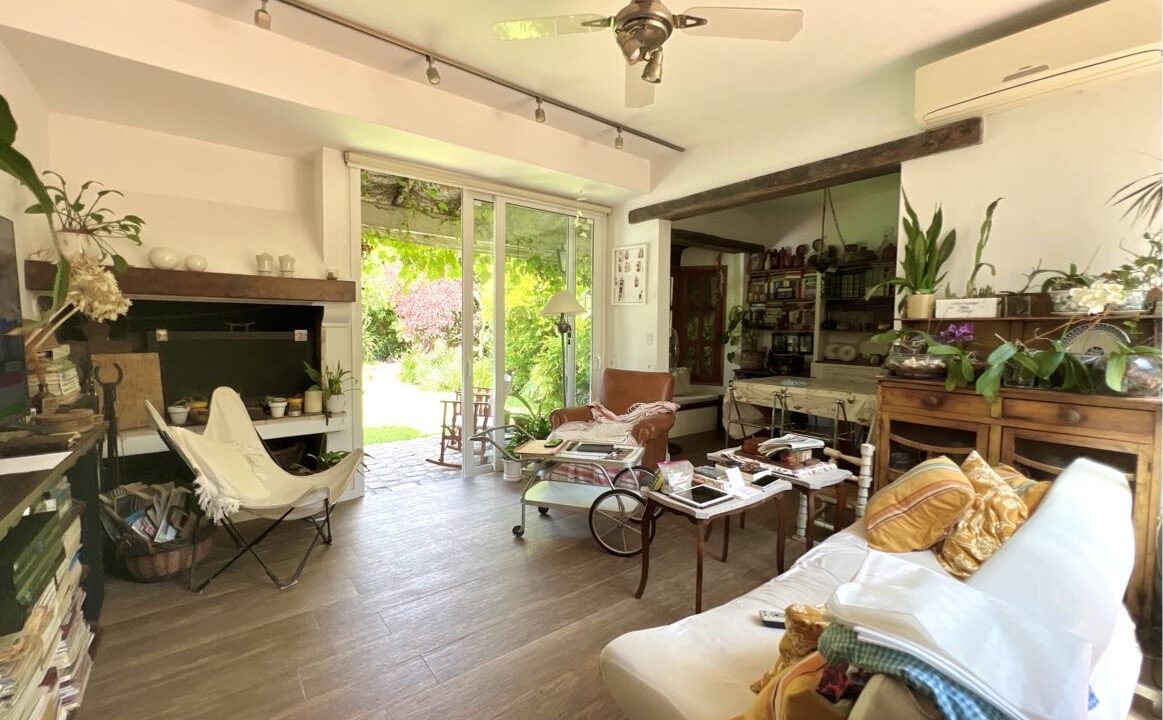 6AB86198-E38B-4A1A-AB4C-9A030151B981