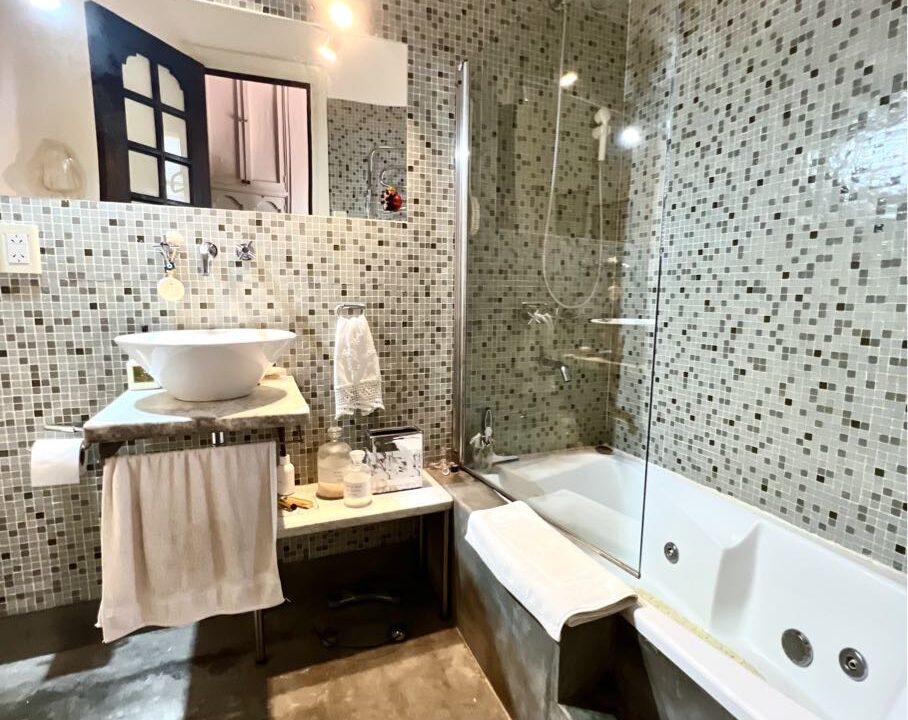 A31F11C4-481F-4398-A812-E9790675588F