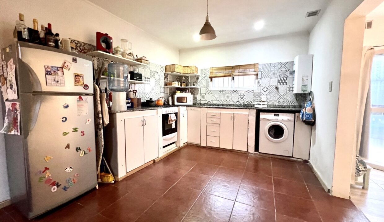 AFEBAE9A-5AA5-4E12-9D4A-84686D86B0A0