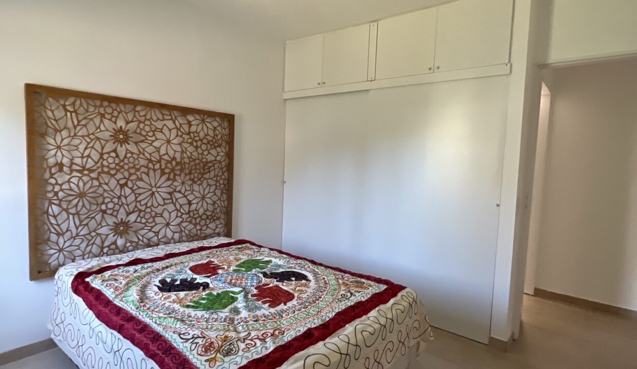 CBE1AC76-2098-40F8-8D61-F17DBEB5CFB3