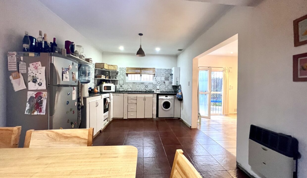 DF94E85A-9619-4E4B-B61D-5B34FD048E68