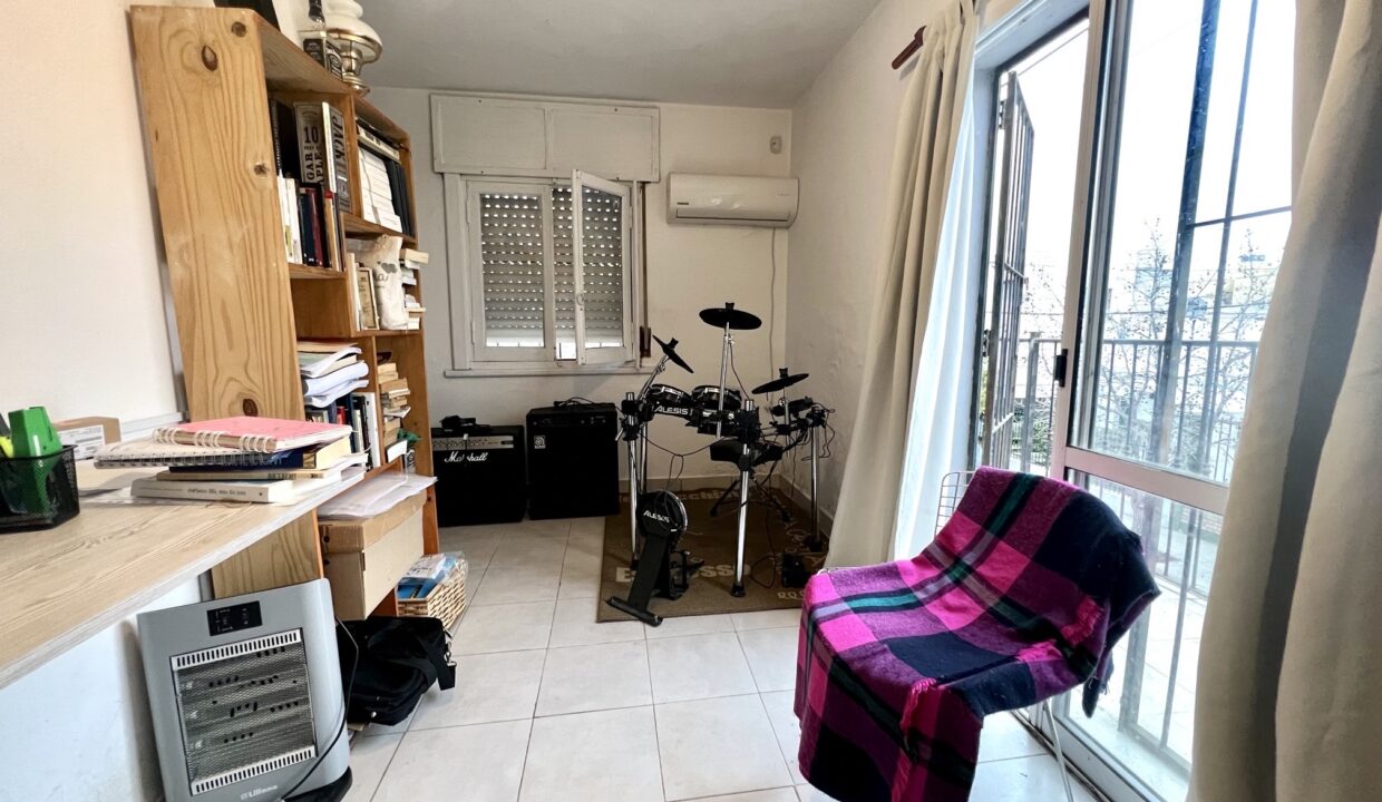 FFBE1D69-3D58-454D-A05F-A12E44AB5D18