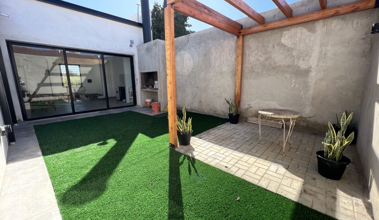 F3D73733-3E22-476B-AF1A-8B83EBFD2362