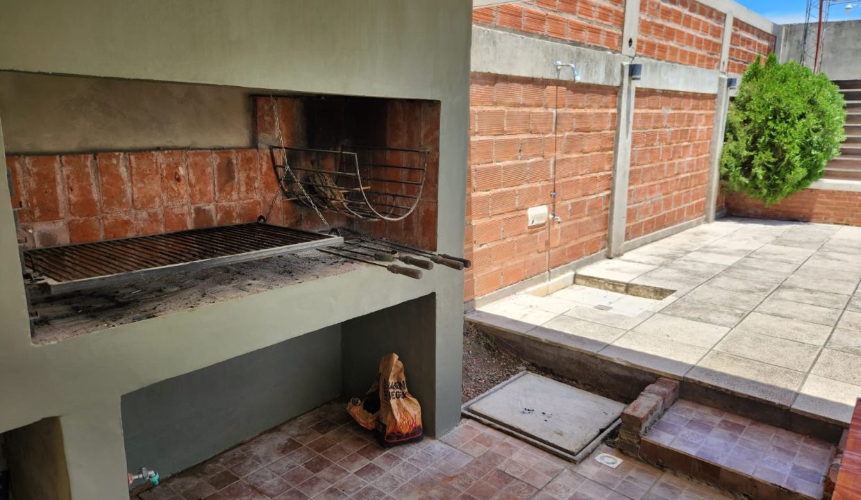 f8b82b05-b6a2-4cab-acdf-bb16143b5a98